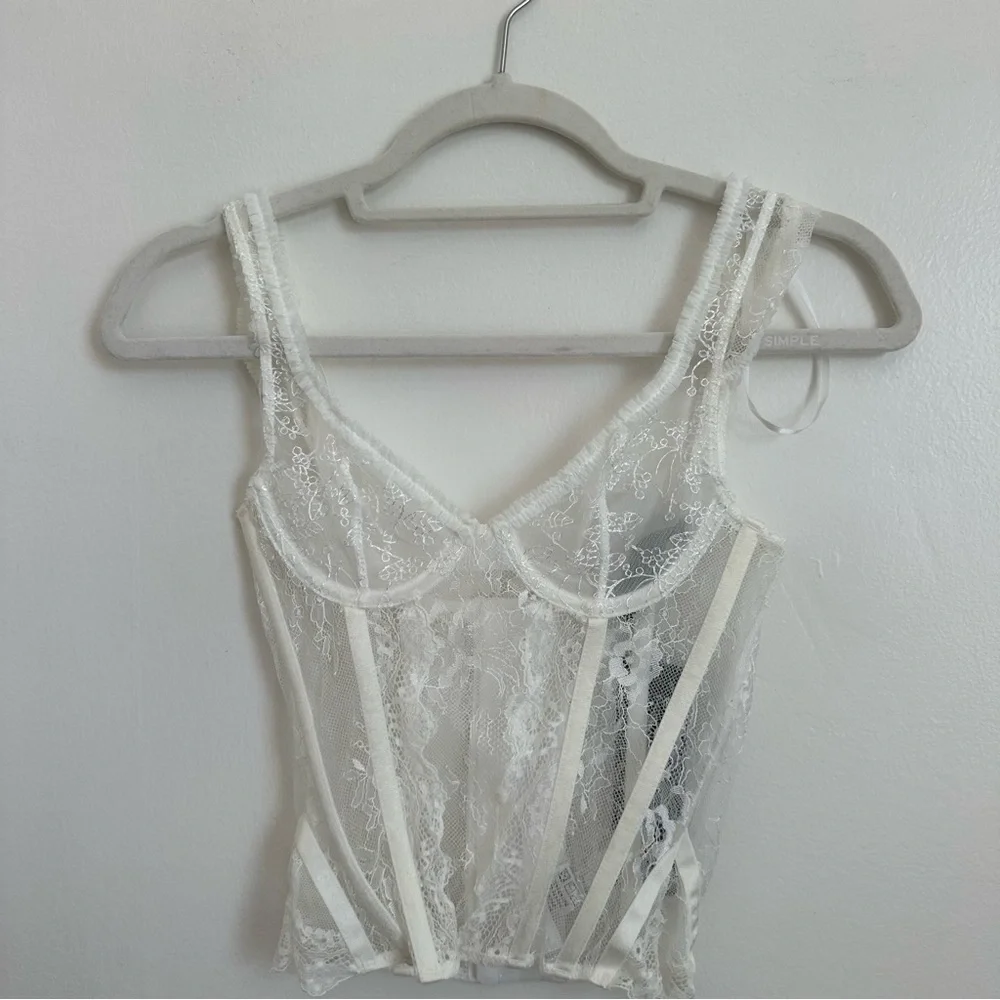 Lioness Ivory Lace Detail Top - Picture 3 of 5